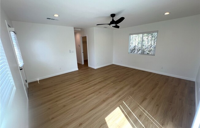 8122 BELFORD AVE