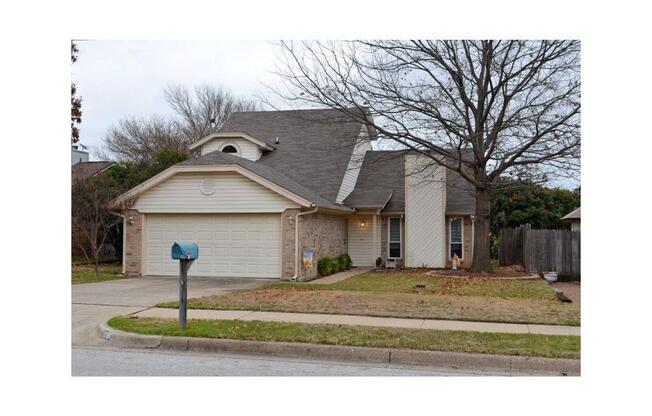 Beautiful 2 Story in Saginaw nicely upgraded