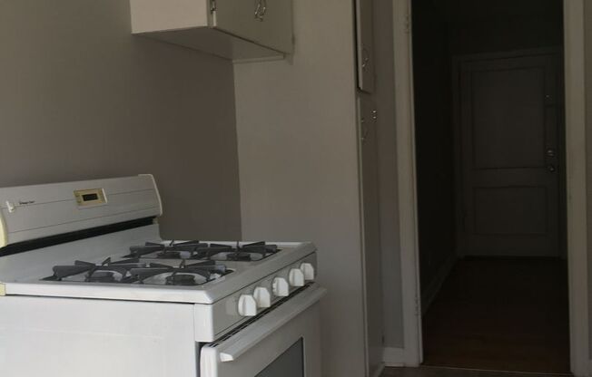 Dundee Village Rentals (824 N 46th St)