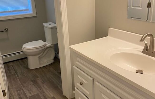 Renovated 2 Bedroom with Washer and Dryer hook ups