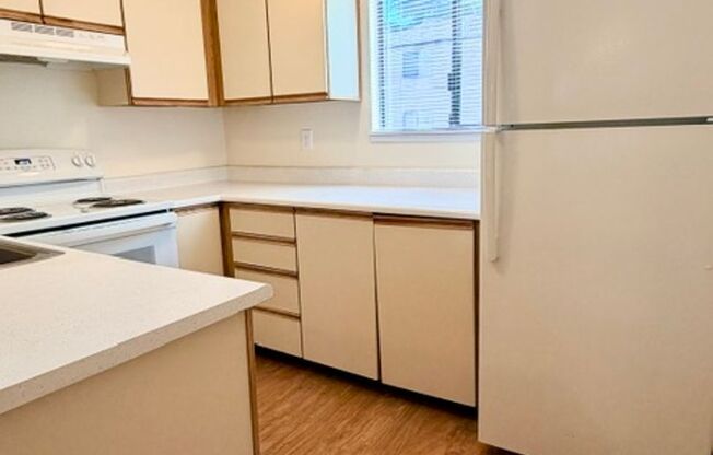 2 beds, 1 bath, 830 sqft, $2,000, Unit D103