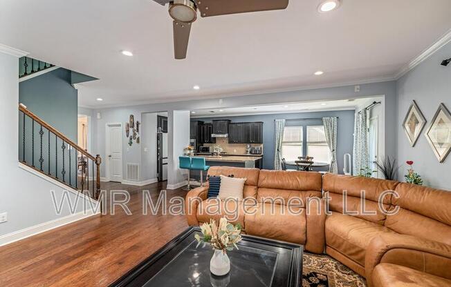 186 ALEXANDRIA DR