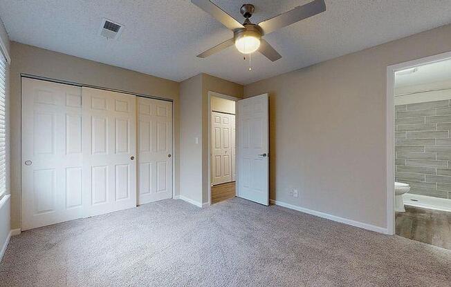 A room with a ceiling fan and carpeted floor. at Spalding Vue, Peachtree Corners, GA, 30092