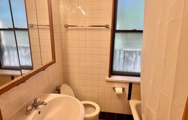 Studio, 1 bath, 300 sqft, $1,405, Unit 644-302