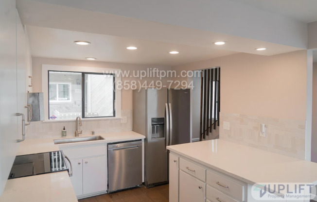Spacious Townhome Just Minutes from the Beach!