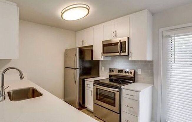 3958-3966 Riviera Drive - 3929-3931 Gresham Street