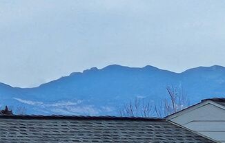 Mountain View 2 Bed 2 Bath 2 Balconies Top Floor Condo-Tons of Amenities