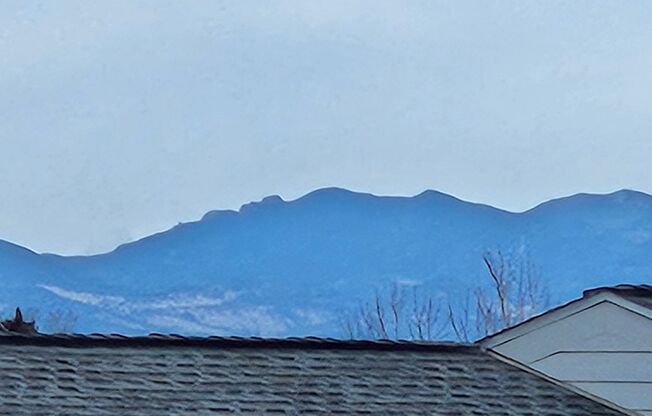 Mountain View 2 Bed 2 Bath 2 Balconies Top Floor Condo-Tons of Amenities