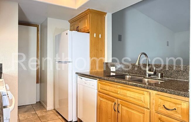 Penasquitos, 9444 Twin Trails Dr #203, Granite Counters, AC, Fireplace, 4 Pools and Spas!