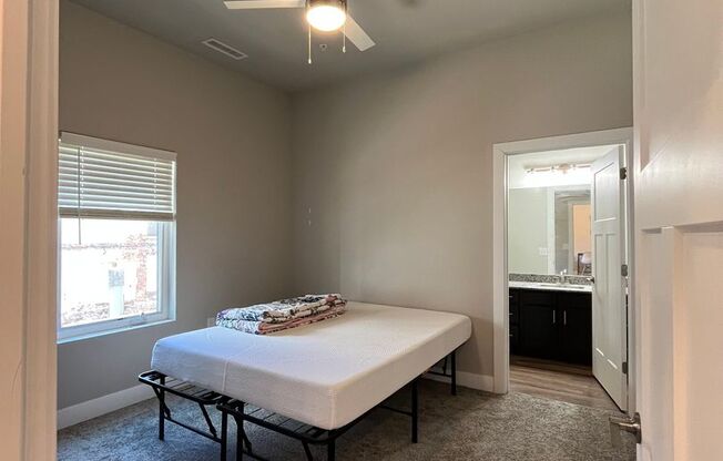 2 beds, 2 baths, 910 sqft, $1,550