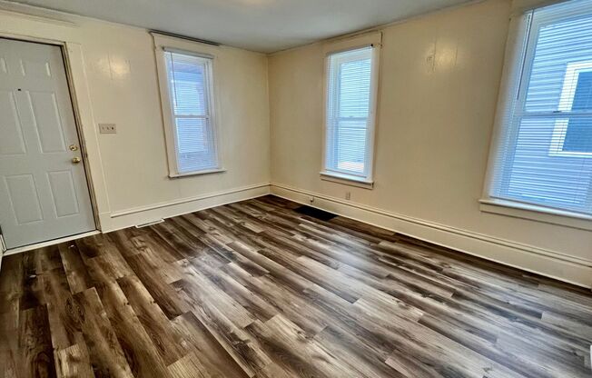 44 Vandine NE- Midtown! Water included. Washer/dryer hook up.