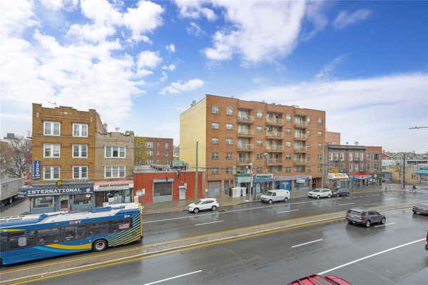 172 18 JAMAICA AVE