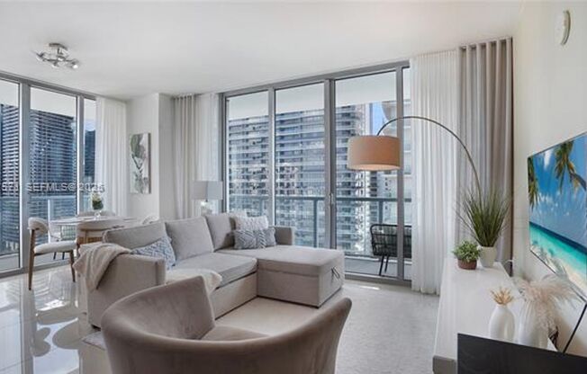 2 beds, 2 baths, $4,400, Unit # 3220 N