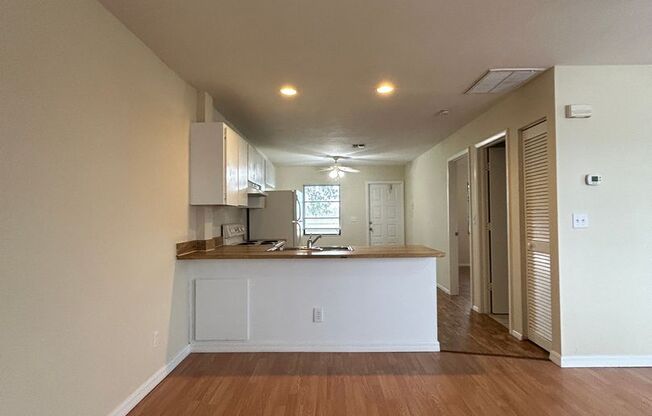 1/1 Apartment with Screen Lanai