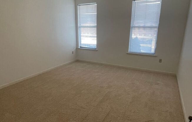 2BD/2BA Condo located Downtown! RENT SPECIAL: 1 MONTH FREE FOR A 13 Month LEASE