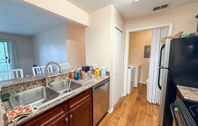 2 beds, 2 baths, $1,400, Unit Unit 924