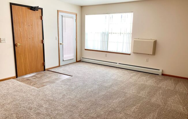 2 beds, 1 bath, 895 sqft, $995, Unit ME 2401-19