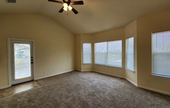 Large Deck off Living Room / Fridge Included /Located Between Gruene & Downtown New Braunfels /CISD