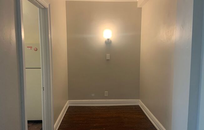 1 bed, 1 bath, $925, Unit 203 S Tate Street- C5