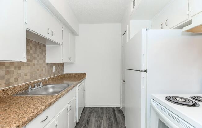 1 bed, 1 bath, 736 sqft, $879