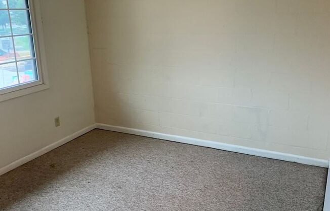 Studio, 1 bath, $815, Unit 351 S. Lincoln St  Apt 1