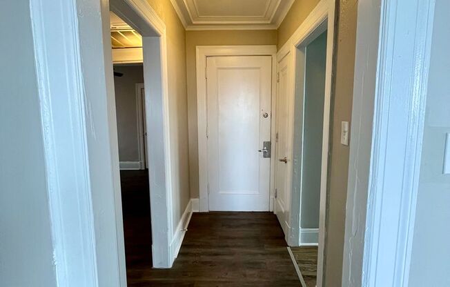 2 beds, 1 bath, 830 sqft, $1,345, Unit B8