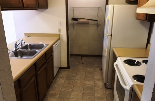 Bright and spacious two Bedroom one Bath, big deck, great location! (34th)
