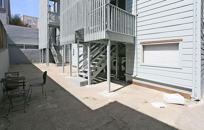 2 beds, 1 bath, $3,395, Unit 1915A Divisadero