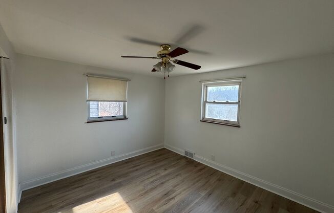 Available NOW!! 3 Beds 1.5 Bath Home