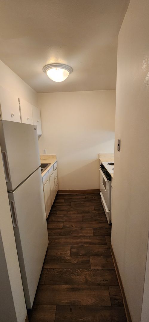 1 bed, 1 bath, 700 sqft, $1,045, Unit 05B