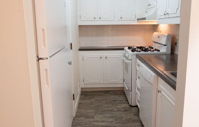 1 bed, 1 bath, 775 sqft, $1,125, Unit 1593H