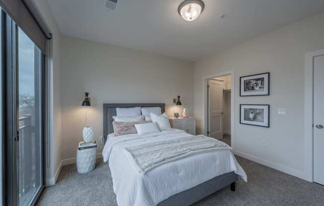 Living Room With TV at Adams Edge Apartments, Cincinnati