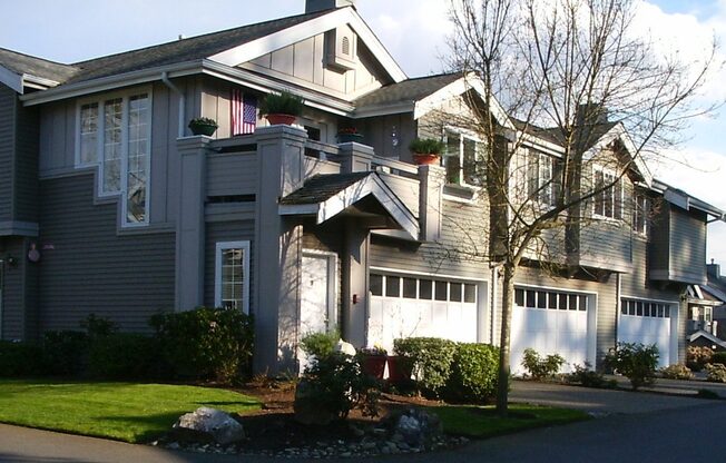 Bright and Spacious Bothell Condo Overlooking Greenbelt!