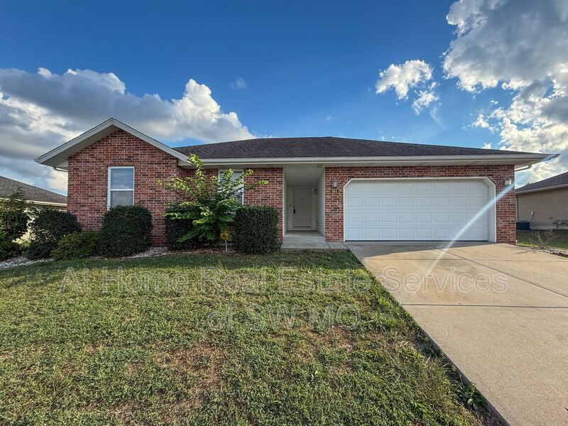 864 LORENZA DR