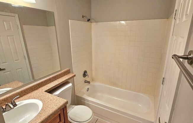 2 beds, 1 bath, $1,400, Unit D213