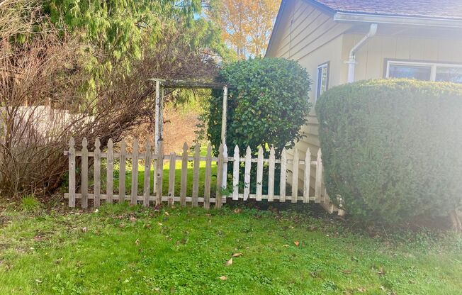 Adorable 3 Bed/2 Bathroom Vintage Style Home in Brier - AVAILABLE NOW!