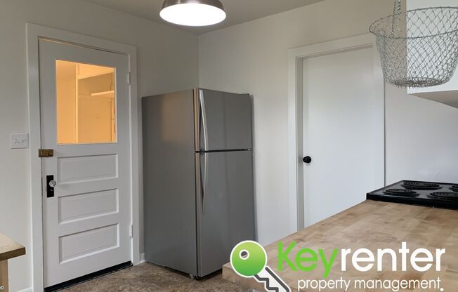 3 beds, 1 bath, $2,600