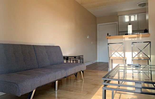 6871 Franklin Ave - Hollywood Cozmo