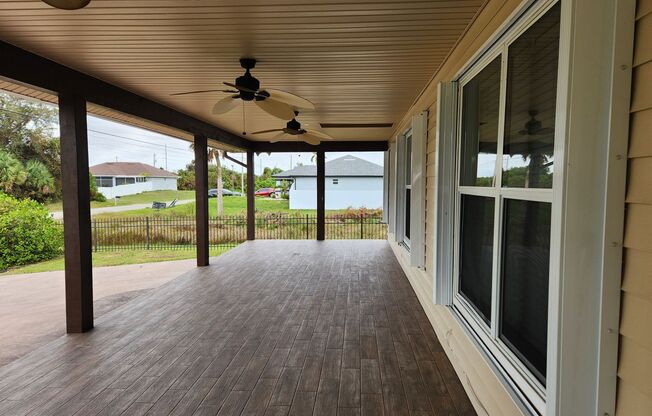 Cozy 3BR 2BA House Near Sunshine and Lee Blvd Lehigh Acres