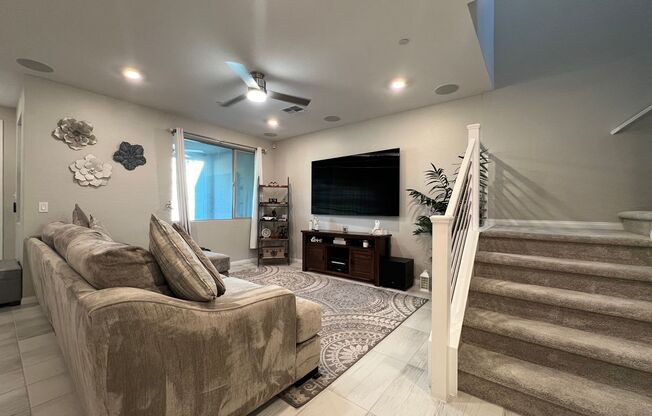 Beautifully furnished 3BD/2.5BA townhome in Summerlin!