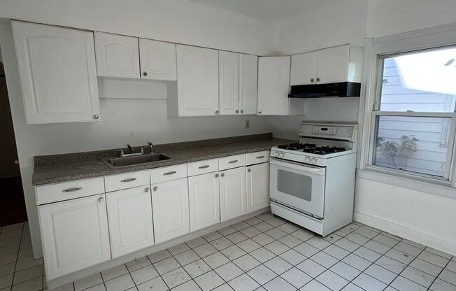 3 beds, 1 bath, $2,400