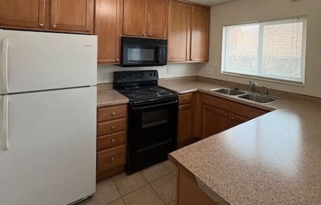 3 beds, 1.5 baths, 1,000 sqft, $1,800, Unit #19