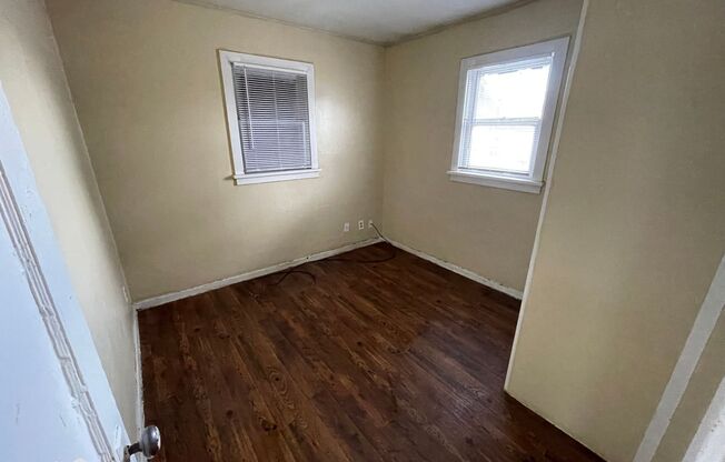 1 bed, 1 bath, $650, Unit A