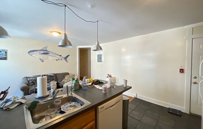 3 beds, 1 bath, 1,400 sqft, $1,575, Unit 4532-B9