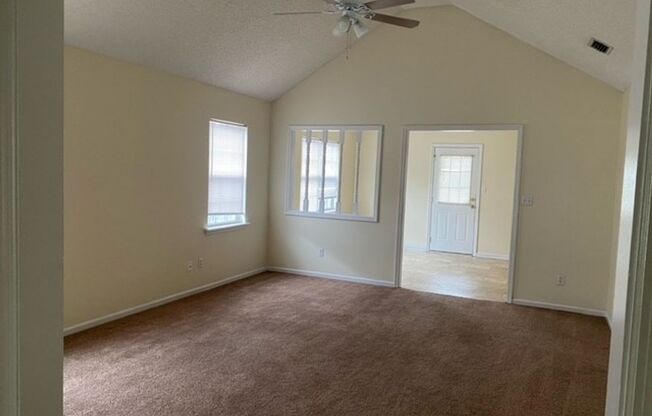 3 beds, 2 baths, $1,100