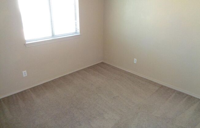 3 beds, 3 baths, $1,595