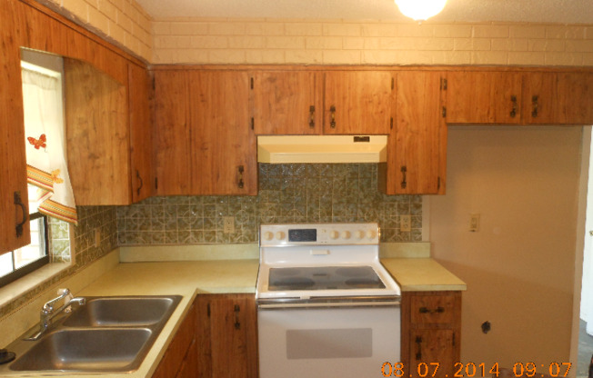 3 beds, 2 baths, $2,200