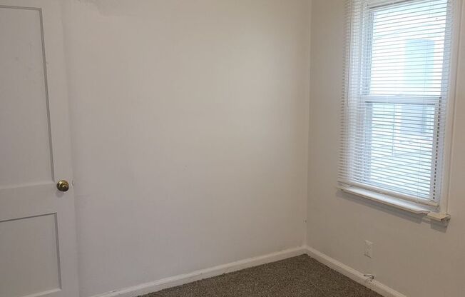 3 beds, 1 bath, $1,250