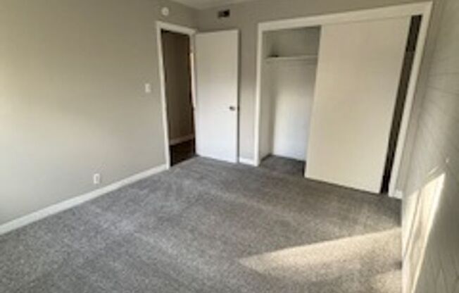 2 beds, 1 bath, 900 sqft, $1,195, Unit Unit 09