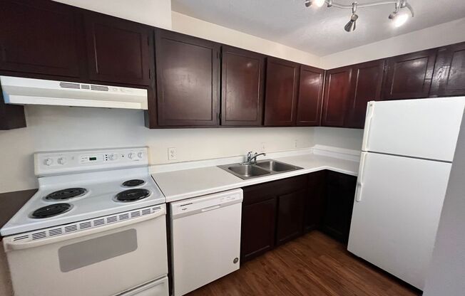 1 bed, 1 bath, 812 sqft, $1,250, Unit 101-213
